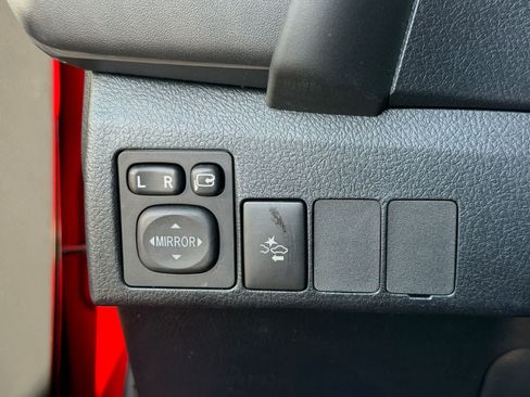 Used 2018 Toyota Corolla iM w/ Carpet Mat Package (TMS) FWD image 12