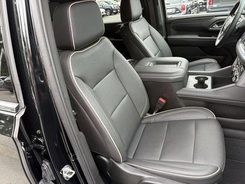 Used 2024 GMC Yukon SLT w/ SLT Luxury Package AWD/4WD image 27