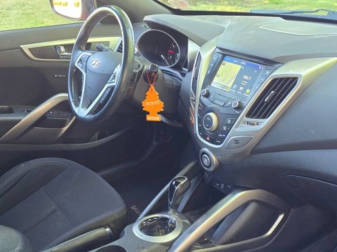 Used 2017 Hyundai Veloster Value Edition FWD image 14
