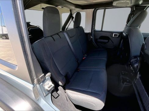 Certified 2025 Jeep Wrangler Unlimited Rubicon w/ Convenience Group AWD/4WD image 18
