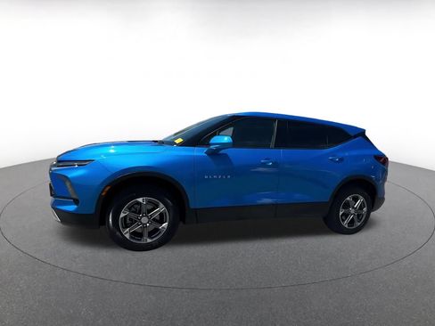 Used 2025 Chevrolet Blazer LT FWD image 8