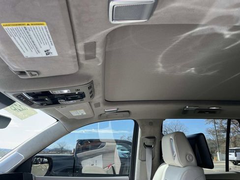 Used 2025 Cadillac Escalade Sport Platinum image 31