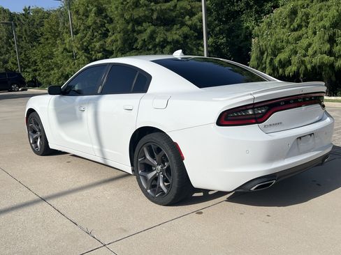 Used 2019 Dodge Charger SXT w/ Plus Group RWD image 7