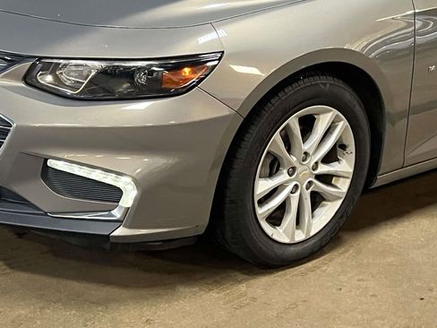 Used 2017 Chevrolet Malibu LT FWD image 8