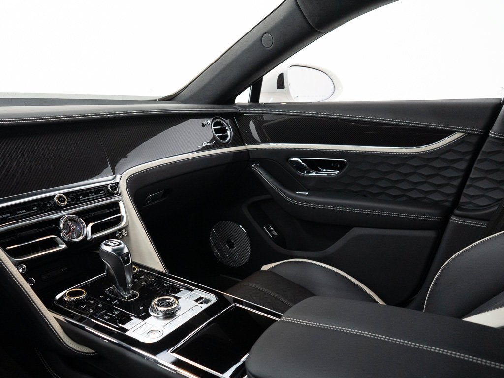 Used 2025 Bentley Flying Spur Plug-In Hybrid AWD/4WD image 30