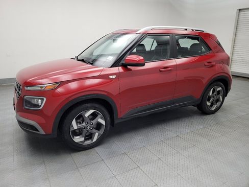 Used 2022 Hyundai Venue Limited image 2
