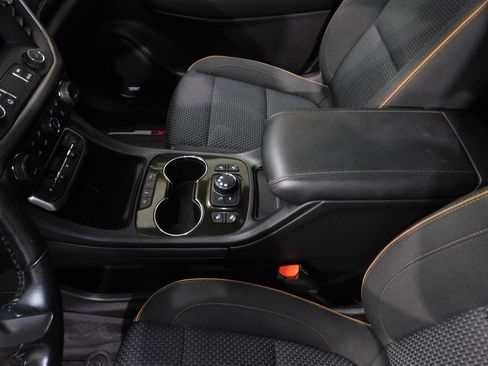 Used 2021 GMC Acadia AT4 AWD/4WD image 28