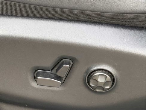 Used 2025 Chrysler Pacifica Select FWD image 8