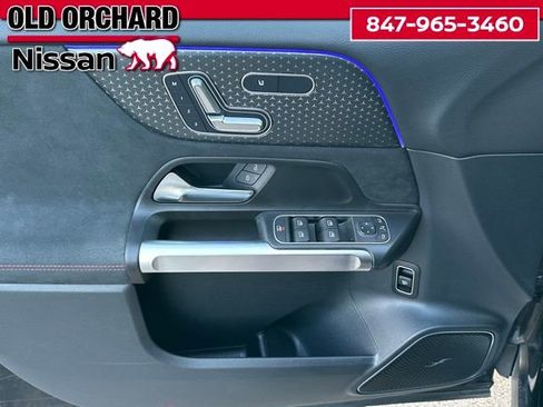 Used 2025 Mercedes-Benz GLB 250 4MATIC image 11