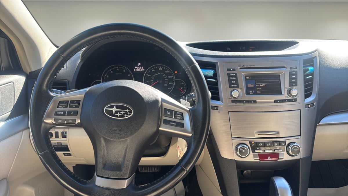 Used 2014 Subaru Outback 2.5i Premium w/ Moonroof Package AWD/4WD image 10