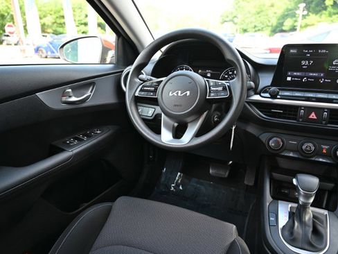 Used 2022 Kia Forte LXS w/ LXS Technology Package image 11