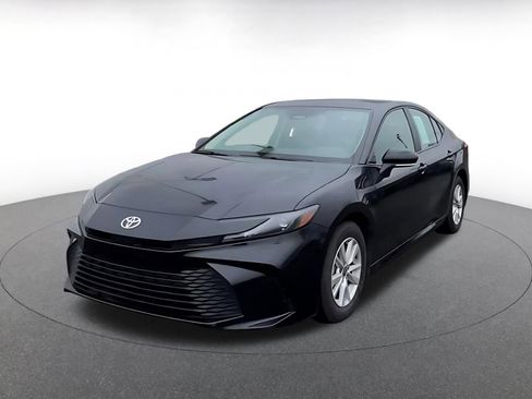Used 2025 Toyota Camry LE image 7