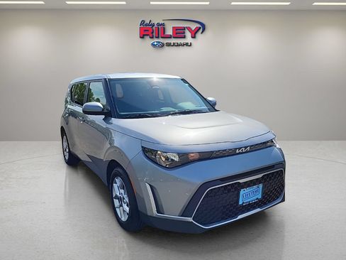 Used 2025 Kia Soul LX w/ LX Technology Package FWD image 7