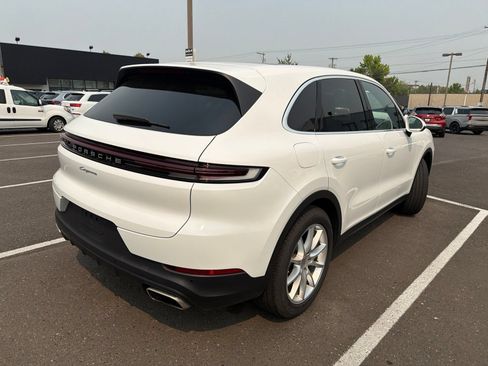 Used 2024 Porsche Cayenne w/ Premium Package AWD/4WD image 4