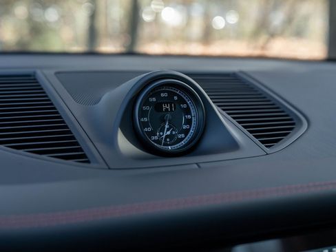 Certified 2025 Porsche Macan Turbo image 27