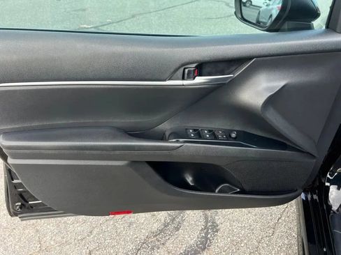 Used 2020 Toyota Camry SE FWD image 26