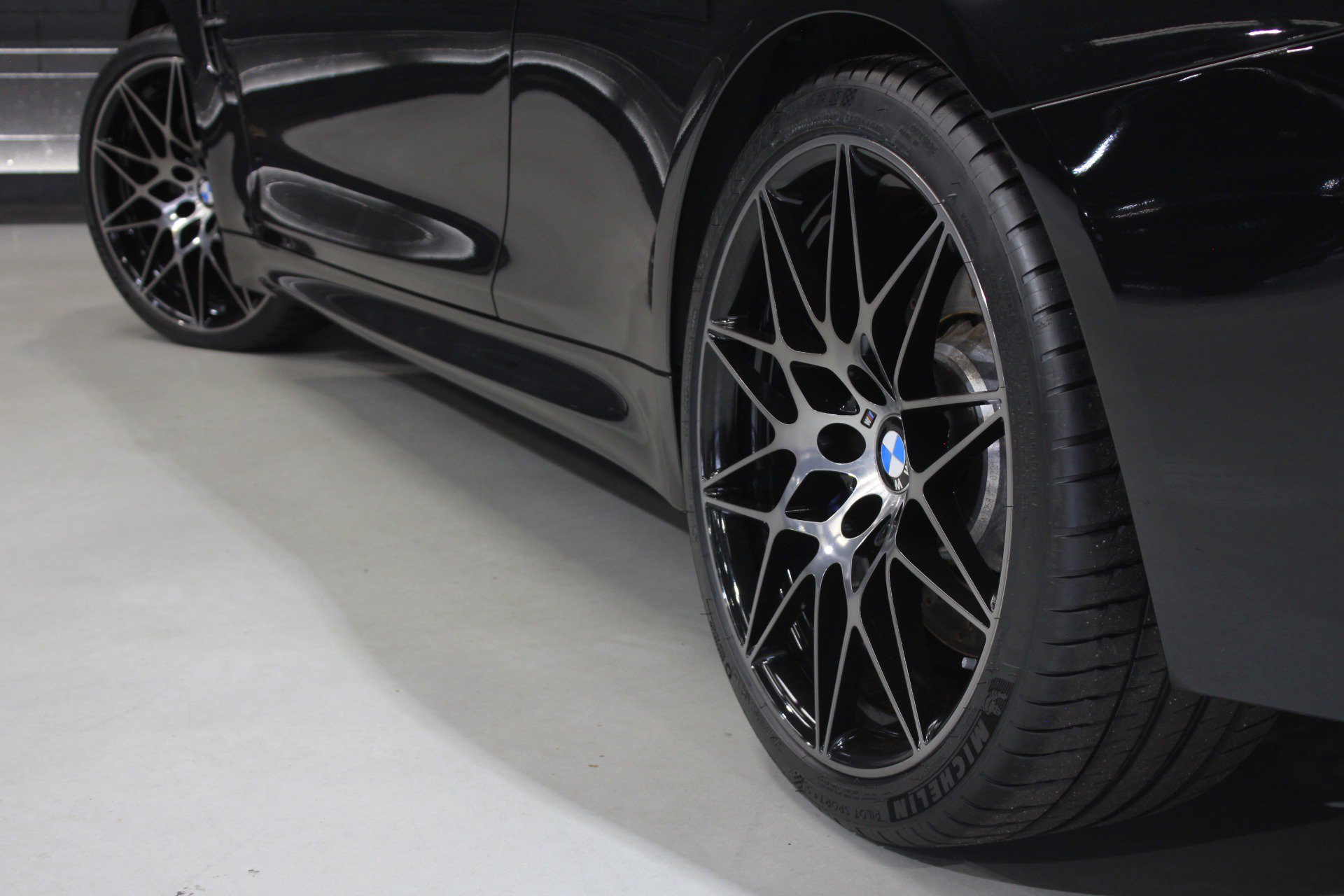 Used 2018 BMW M4 Coupe w/ Competition Package RWD image 25