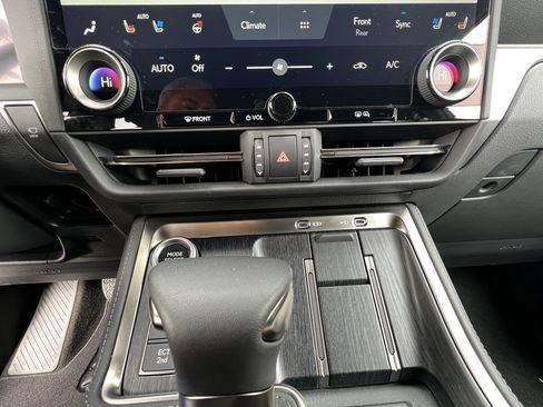 Certified 2025 Lexus GX 550 w/ Accessory Package (2T) image 28