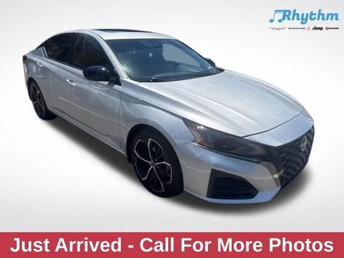 Used 2024 Nissan Altima 2.5 SR w/ SR Premium Package FWD image 1