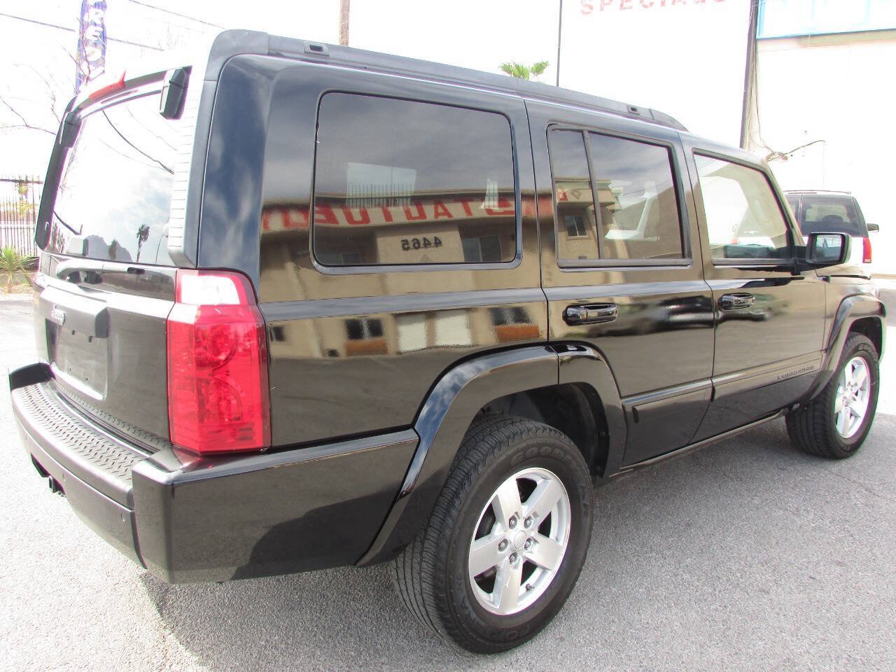 Used 2007 Jeep Commander Sport RWD image 4
