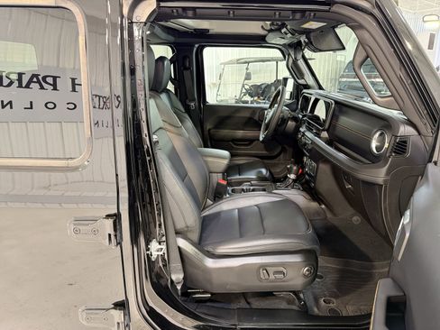 Used 2025 Jeep Gladiator Sport image 27