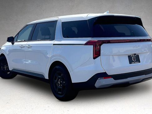 Used 2025 Kia Carnival FWD image 3