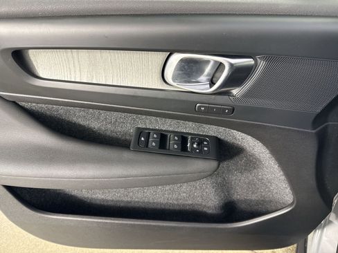 Used 2025 Volvo XC40 B5 Core image 20