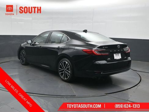 Used 2025 Toyota Camry XLE image 8