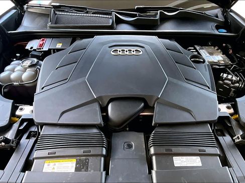 Used 2024 Audi Q8 Premium Plus w/ Premium Plus Package AWD/4WD image 32