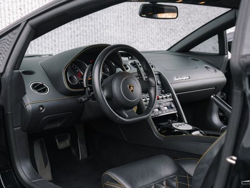 Used 2011 Lamborghini Gallardo LP 550-2 Bicolore image 2