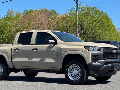 Used 2024 Chevrolet Colorado W/T image 5