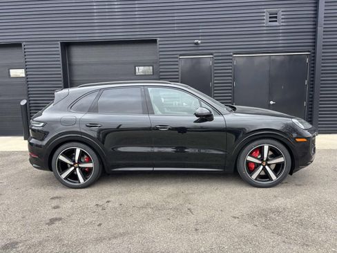 New 2026 Porsche Cayenne GTS AWD/4WD image 11