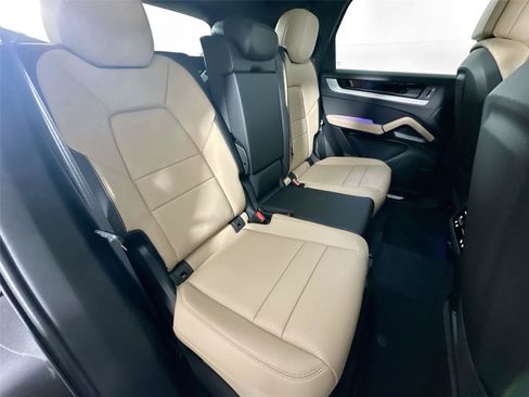 Certified 2026 Porsche Cayenne AWD/4WD image 26