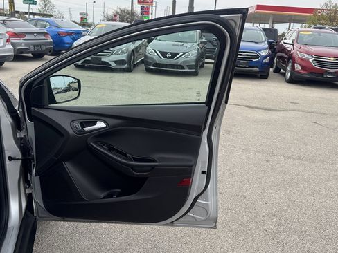 Used 2015 Ford Focus SE image 25