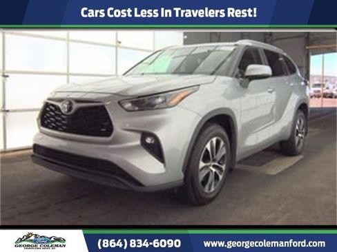 Used 2023 Toyota Highlander XLE image 1