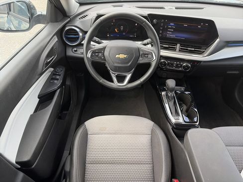 Used 2025 Chevrolet Trax LT w/ Driver Confidence Package FWD image 14