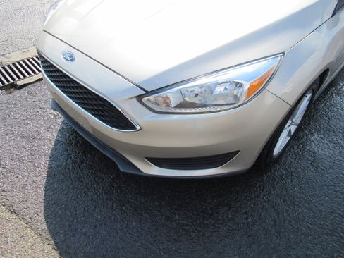 Used 2018 Ford Focus SE w/ Cold Weather Package FWD image 18