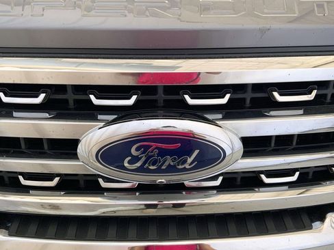 Used 2023 Ford F250 Lariat w/ Chrome Package image 27