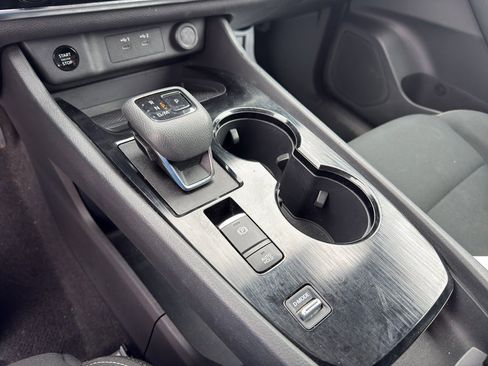 Used 2024 Nissan Rogue S image 15