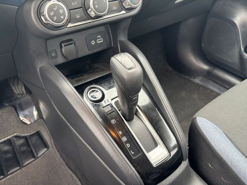 Used 2025 Nissan Versa SV FWD image 36