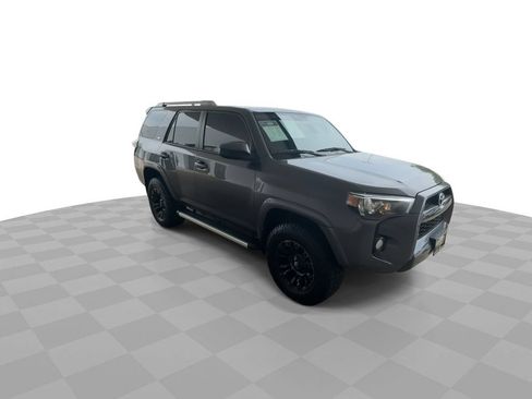 Used 2018 Toyota 4Runner SR5 AWD/4WD image 2