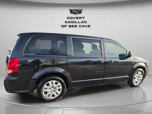 Used 2018 Dodge Grand Caravan SE w/ UConnect Hands-Free Group image 10