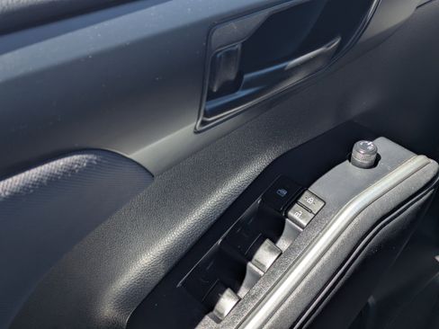 Used 2023 Toyota Highlander L image 27