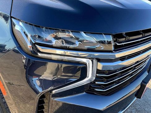 Used 2023 Chevrolet Suburban LT w/ LT Signature Plus Package image 31