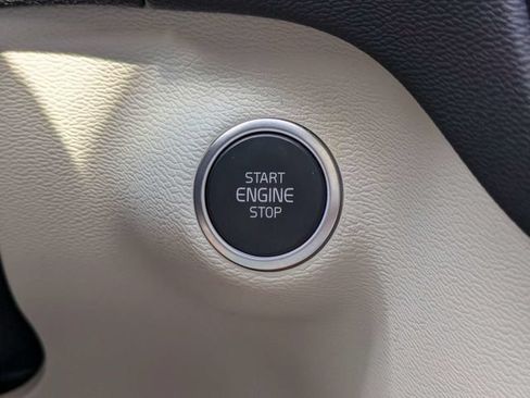 Certified 2024 Volvo XC40 B5 Plus AWD/4WD image 36