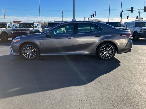 Used 2021 Toyota Camry XLE w/ Navigation Package image 5