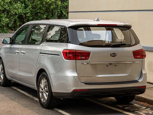 Used 2019 Kia Sedona L FWD image 8