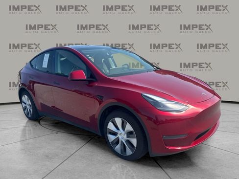 Used 2024 Tesla Model Y Long Range AWD/4WD image 7