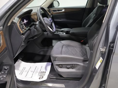 Used 2025 Volkswagen Atlas SE AWD/4WD image 10