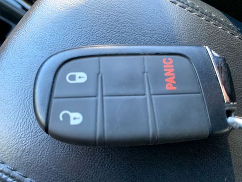 Used 2025 Jeep Compass Trailhawk image 22